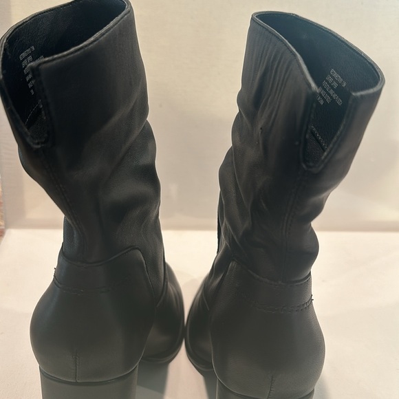 Steve Madden Midi 4” Heels Leather Boots with Split in the back. Size 7.5M - Picture 3 of 8